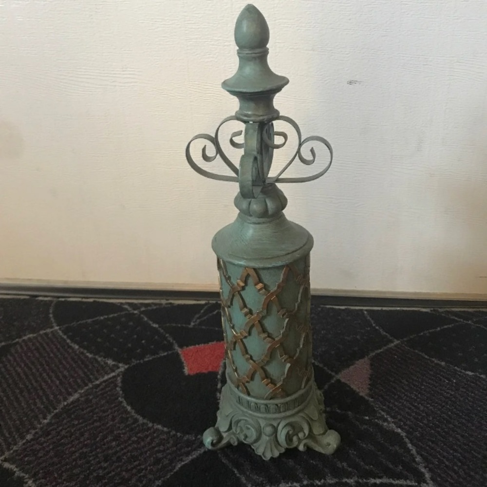 Rustic filigree decor